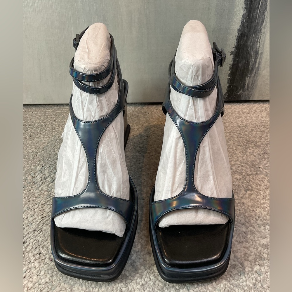Vince Camuto Platform Wedge Sandal in Gunmetal Holographic ๐โจ - Size 7.5 (NIB) - Picture 4 of 16
